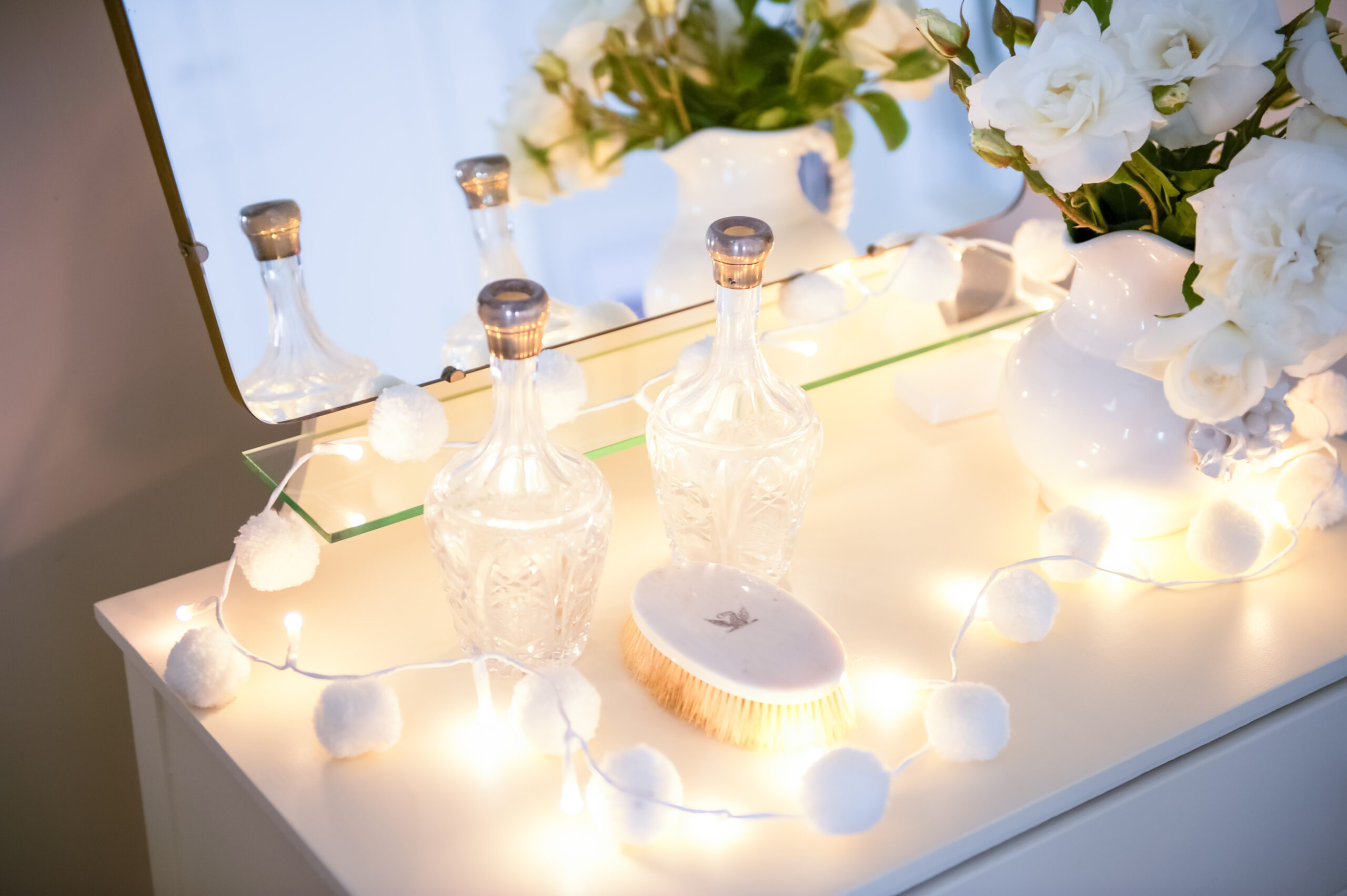 White pom pom fairy light chain