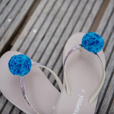 Pom pom shoe clips